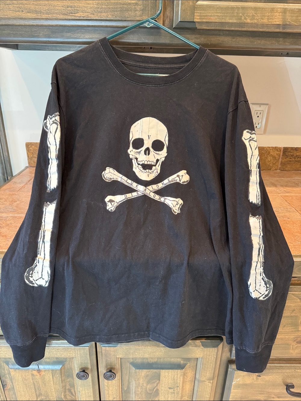 VLONE Skull and Bones Long Sleeve T-Shirt  Tee Black Men’s $150!